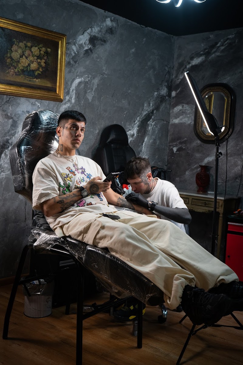 Golden Ink Tattoo and Piercing