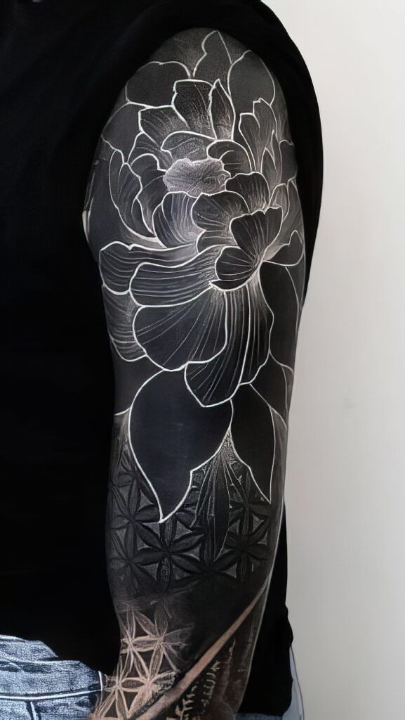 Blackwork tattoo idea #41
